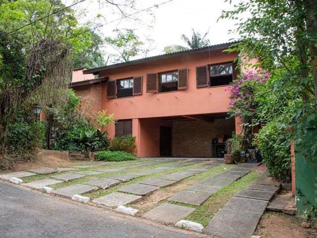 Casa com 1400m² 4 quartos e 5 banheiros, à venda, no bairro Recanto Inpla em Carapicuíba