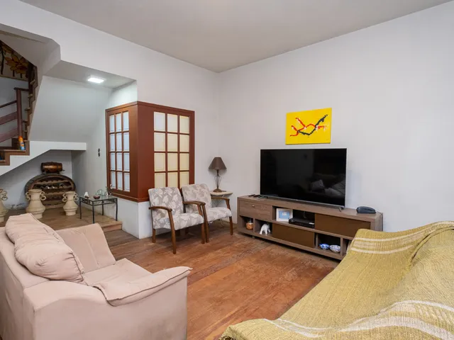 Casa com 360m² 5 quartos e 4 banheiros, à venda, no bairro Centro em Pelotas