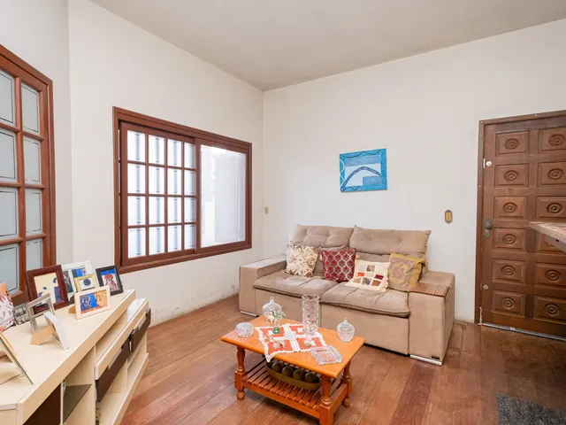 Casa com 360m² 5 quartos e 4 banheiros, à venda, no bairro Centro em Pelotas