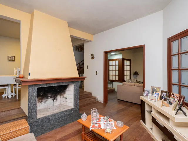 Casa com 360m² 5 quartos e 4 banheiros, à venda, no bairro Centro em Pelotas