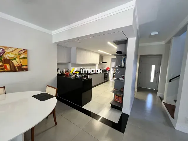Casa com 300m² 3 quartos e 5 banheiros, à venda, no bairro Parque da Hípica em Campinas