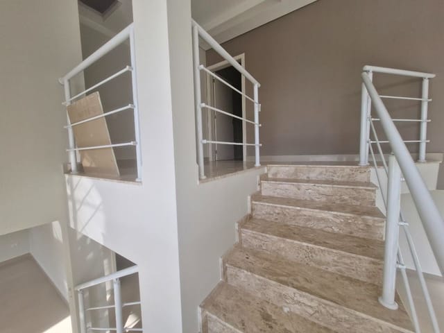 Casa com 450m² 3 quartos e 4 banheiros, à venda, no bairro Terras do Madeira em Carapicuíba