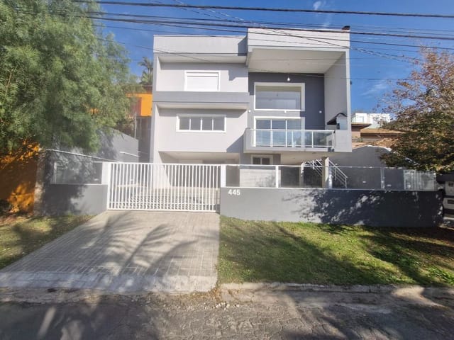 Casa com 450m² 3 quartos e 4 banheiros, à venda, no bairro Terras do Madeira em Carapicuíba