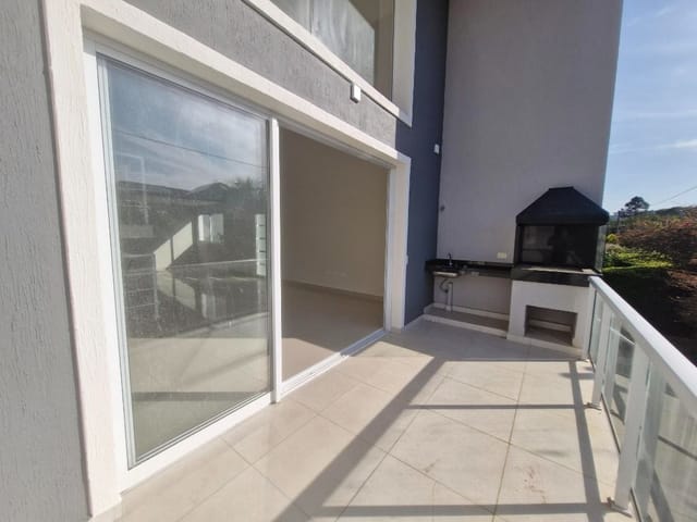 Casa com 450m² 3 quartos e 4 banheiros, à venda, no bairro Terras do Madeira em Carapicuíba