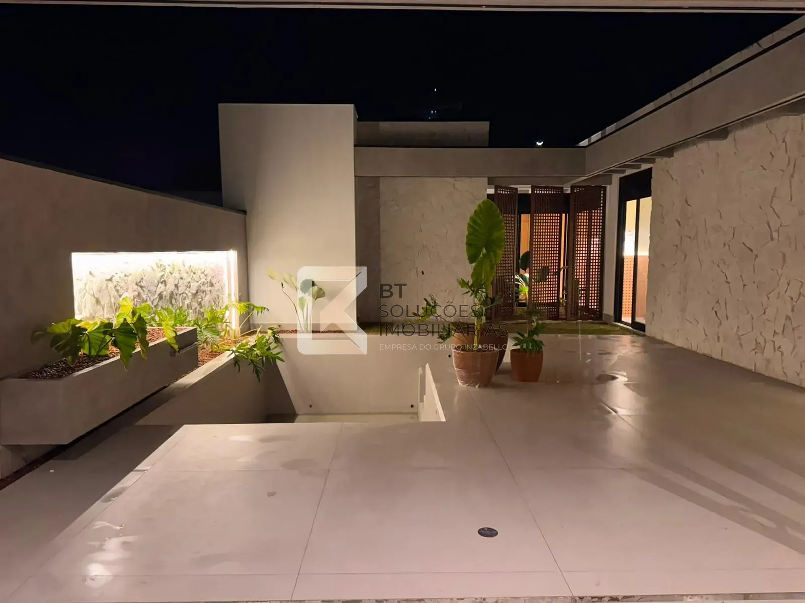 Casa, 4 quartos, 235 m² - Foto 1
