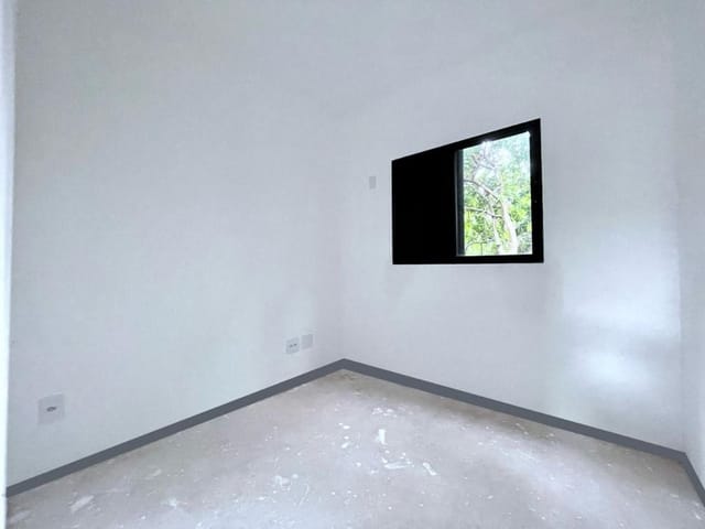 Casa com 60m² 2 quartos e 2 banheiros, à venda, no bairro Ayrosa em Osasco