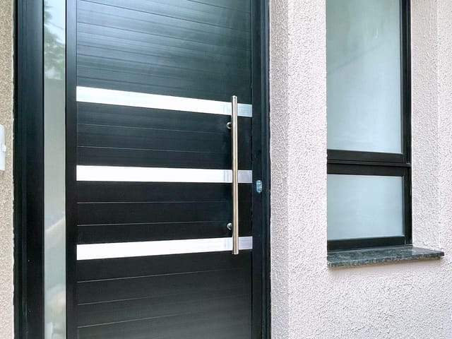 Casa com 60m² 2 quartos e 2 banheiros, à venda, no bairro Ayrosa em Osasco