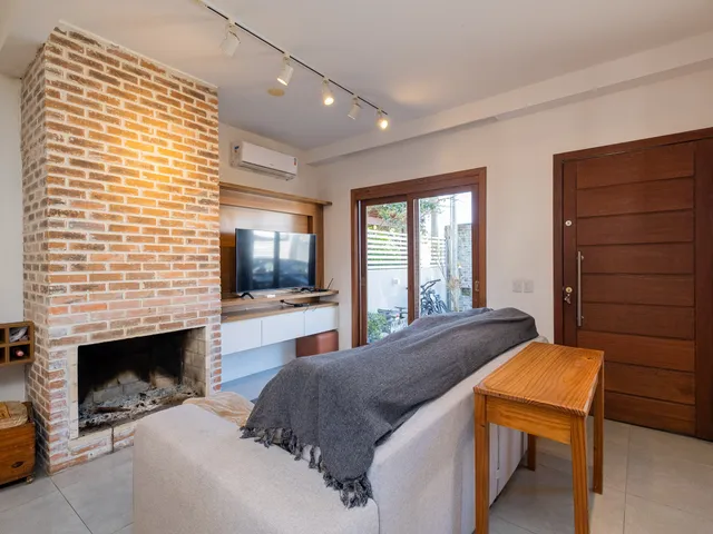 Casa com 175m² 3 quartos e 1 banheiro, à venda, no bairro Laranjal em Pelotas