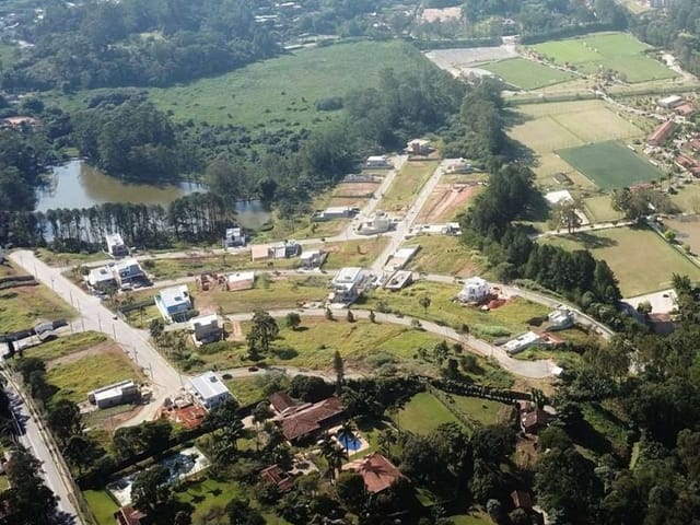 Casa com 501m² 3 quartos e 3 banheiros, à venda, no bairro Bairro Jardim Nossa Senhora das Graças em Cotia