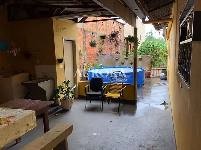 Casa com 584m² 3 quartos e 2 banheiros, à venda, no bairro Ernani em Londrina