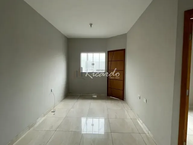 Casa com 150m² 2 quartos e 1 banheiro, à venda, no bairro Jardim Hermínio e Maria em Arapongas