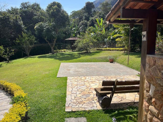 Casa com 2475m² 4 quartos e 4 banheiros, à venda, no bairro Samambaia em Petrópolis