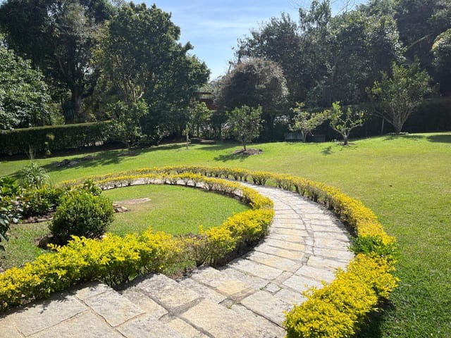 Casa com 2475m² 4 quartos e 4 banheiros, à venda, no bairro Samambaia em Petrópolis