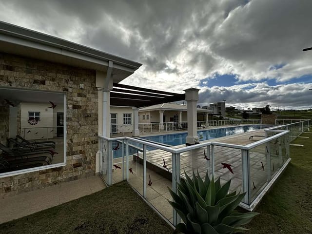 Casa com 624m² 4 quartos e 5 banheiros, à venda, no bairro Altos de São Fernando em Jandira