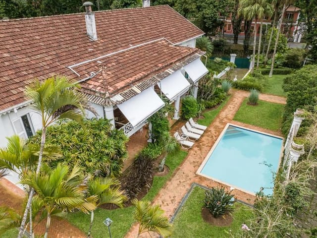 Casa com 11228m² 8 quartos e 6 banheiros, à venda, no bairro Centro em Petrópolis