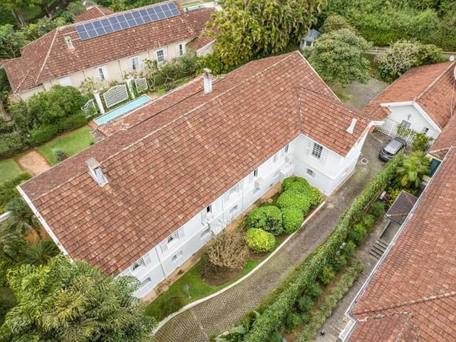 Casa com 11228m² 8 quartos e 6 banheiros, à venda, no bairro Centro em Petrópolis