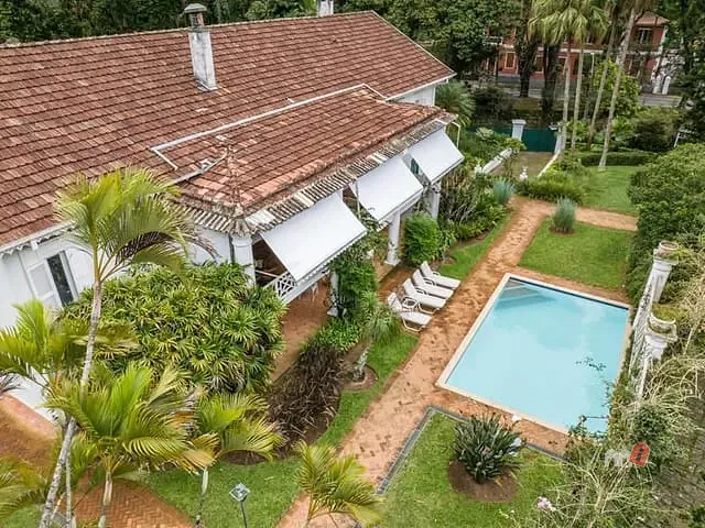 Casa com 11228m² 8 quartos e 6 banheiros, à venda, no bairro Centro em Petrópolis