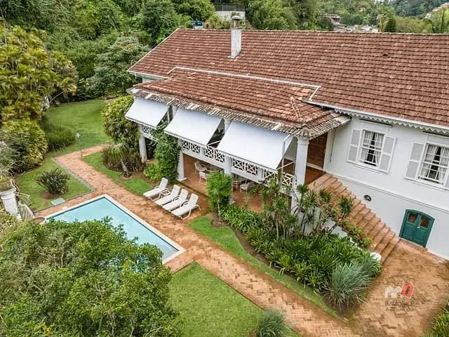 Casa com 11228m² 8 quartos e 6 banheiros, à venda, no bairro Centro em Petrópolis