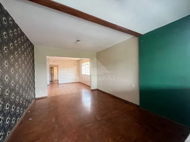 Casa com 450m² 4 quartos e 2 banheiros, à venda, no bairro Vila Bocaina em Mauá
