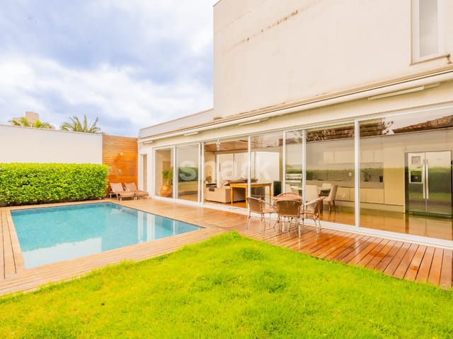 Casa com 720m² 5 quartos e 8 banheiros, à venda, no bairro Vila Madalena em São Paulo