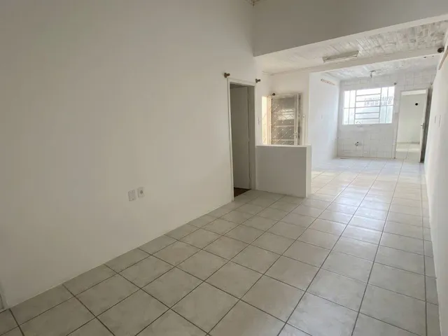 Casa 2 quartos e 1 banheiro, à venda, no bairro Fragata em Pelotas