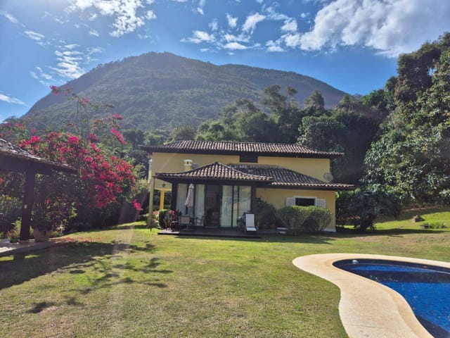 Casa com 2000m² 4 quartos e 6 banheiros, à venda, no bairro Corrêas em Petrópolis