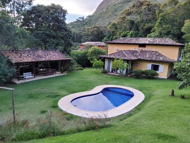 Casa com 2000m² 4 quartos e 6 banheiros, à venda, no bairro Corrêas em Petrópolis