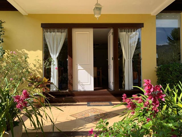 Casa com 2000m² 4 quartos e 6 banheiros, à venda, no bairro Corrêas em Petrópolis