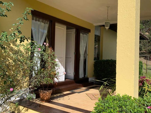 Casa com 2000m² 4 quartos e 6 banheiros, à venda, no bairro Corrêas em Petrópolis