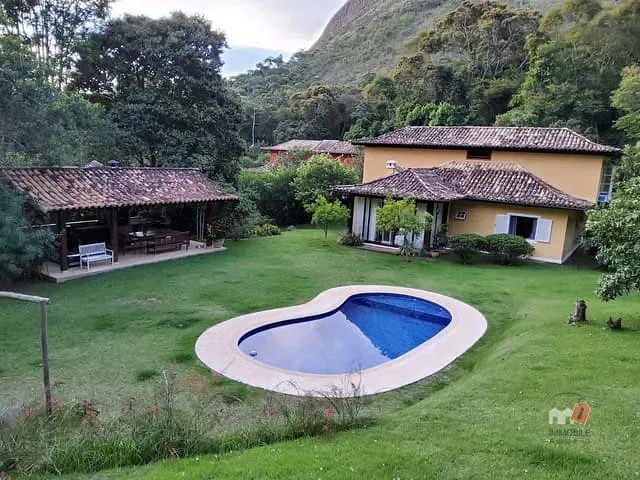 Casa com 2000m² 4 quartos e 6 banheiros, à venda, no bairro Corrêas em Petrópolis
