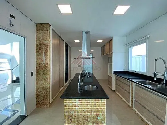 Casa com 488m² 4 quartos e 5 banheiros, à venda ou para alugar, no bairro Tamboré em Barueri