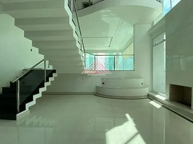 Casa com 488m² 4 quartos e 5 banheiros, à venda ou para alugar, no bairro Tamboré em Barueri