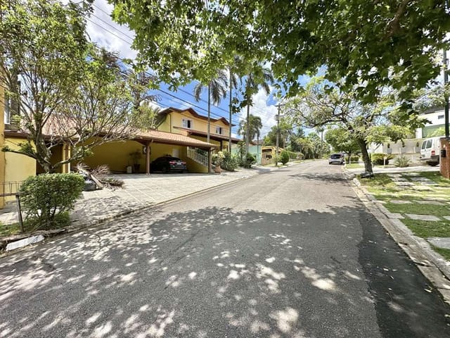 Casa com 1116m² 4 quartos e 6 banheiros, à venda, no bairro São Paulo II em Cotia