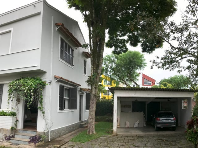 Casa 4 quartos e 2 banheiros, à venda, no bairro Duchas em Petrópolis