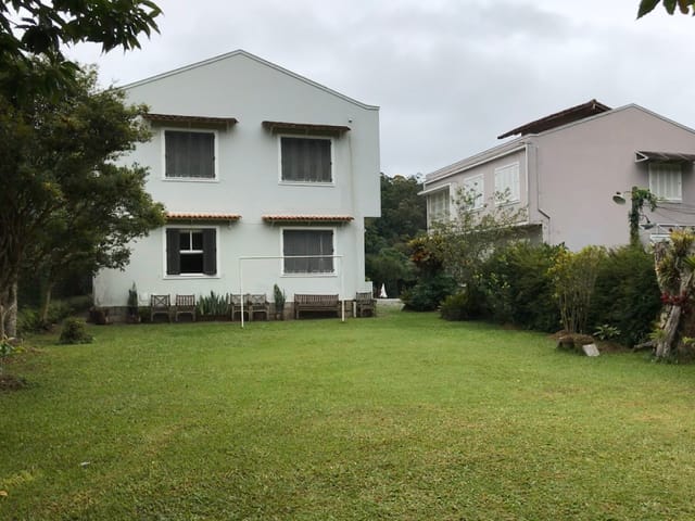 Casa 4 quartos e 2 banheiros, à venda, no bairro Duchas em Petrópolis