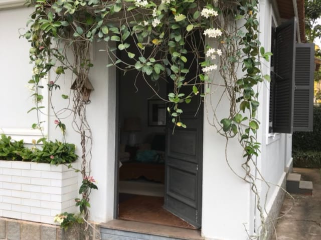 Casa 4 quartos e 2 banheiros, à venda, no bairro Duchas em Petrópolis