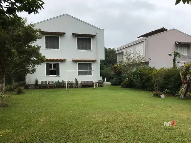 Casa 4 quartos e 2 banheiros, à venda, no bairro Duchas em Petrópolis