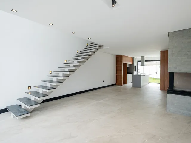 Casa à venda no Amarilis, Laranjal - 133 m², 3 quartos (sendo 1 suíte), excelente posição solar e área gourmet com churrasqueira.