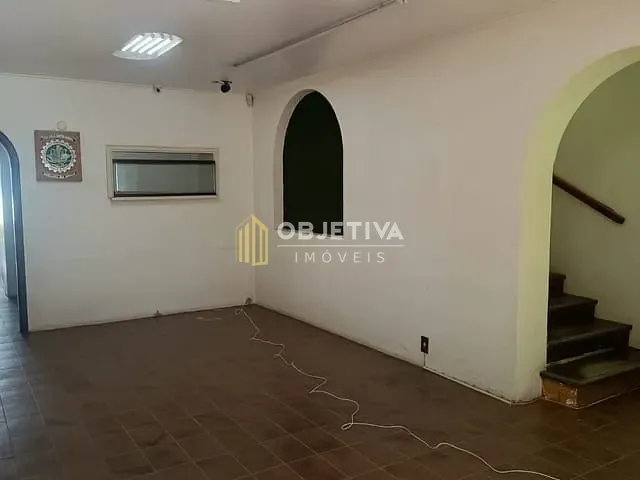 Casa com 687m², para alugar, no bairro Floresta em Porto Alegre