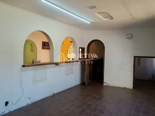 Casa com 687m², para alugar, no bairro Floresta em Porto Alegre