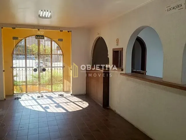 Casa com 687m², para alugar, no bairro Floresta em Porto Alegre