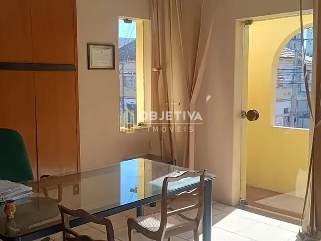 Casa com 687m², para alugar, no bairro Floresta em Porto Alegre