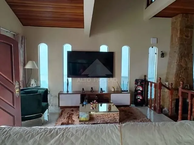 Casa com 250m² 3 quartos e 4 banheiros, à venda, no bairro Jardim Pedroso em Mauá