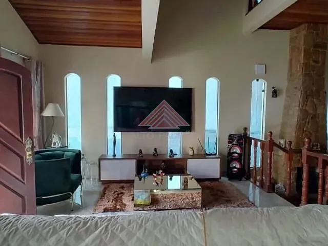 Casa com 250m² 3 quartos e 4 banheiros, à venda, no bairro Jardim Pedroso em Mauá