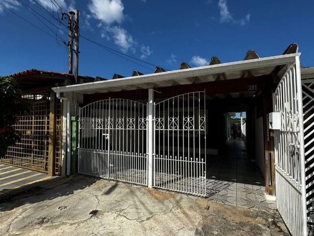 Casa com 170m² 2 quartos e 1 banheiro, à venda, no bairro Chácara Canta Galo em Cotia