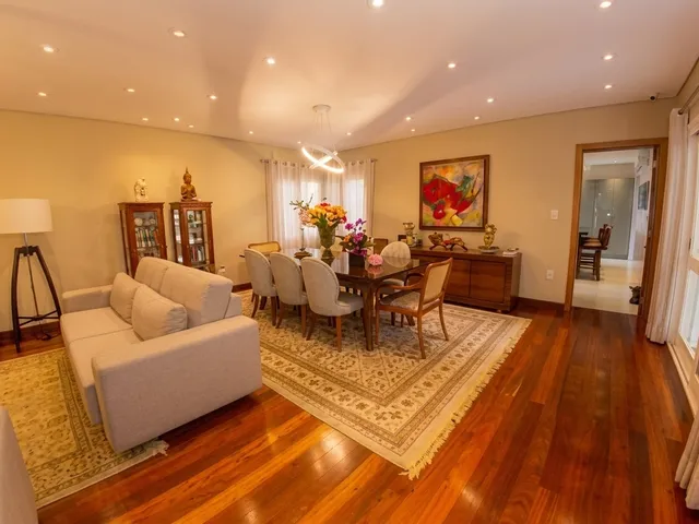 Casa com 864m² 4 quartos e 3 banheiros, à venda, no bairro Centro em Pelotas