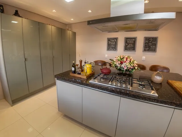 Casa com 864m² 4 quartos e 3 banheiros, à venda, no bairro Centro em Pelotas