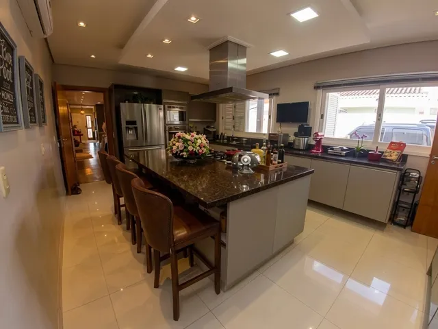 Casa com 864m² 4 quartos e 3 banheiros, à venda, no bairro Centro em Pelotas