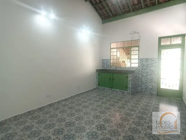 Casa com 170m² 4 quartos e 4 banheiros, para alugar, no bairro Centro em Atibaia