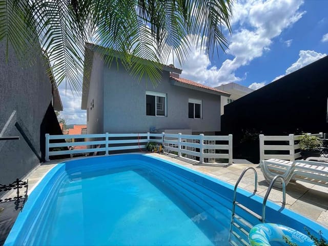 Casa com 360m² 5 quartos e 3 banheiros, à venda, no bairro Aguassai em Cotia